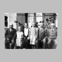 022-0307 Von links Karl Bendig, Frieda Kuehn, geb. Bendig, Postschaffner Emil Kuehn, Vater Gustav Kuehn und die beiden Maedchen, Inge und Eva Kuehn..jpg
